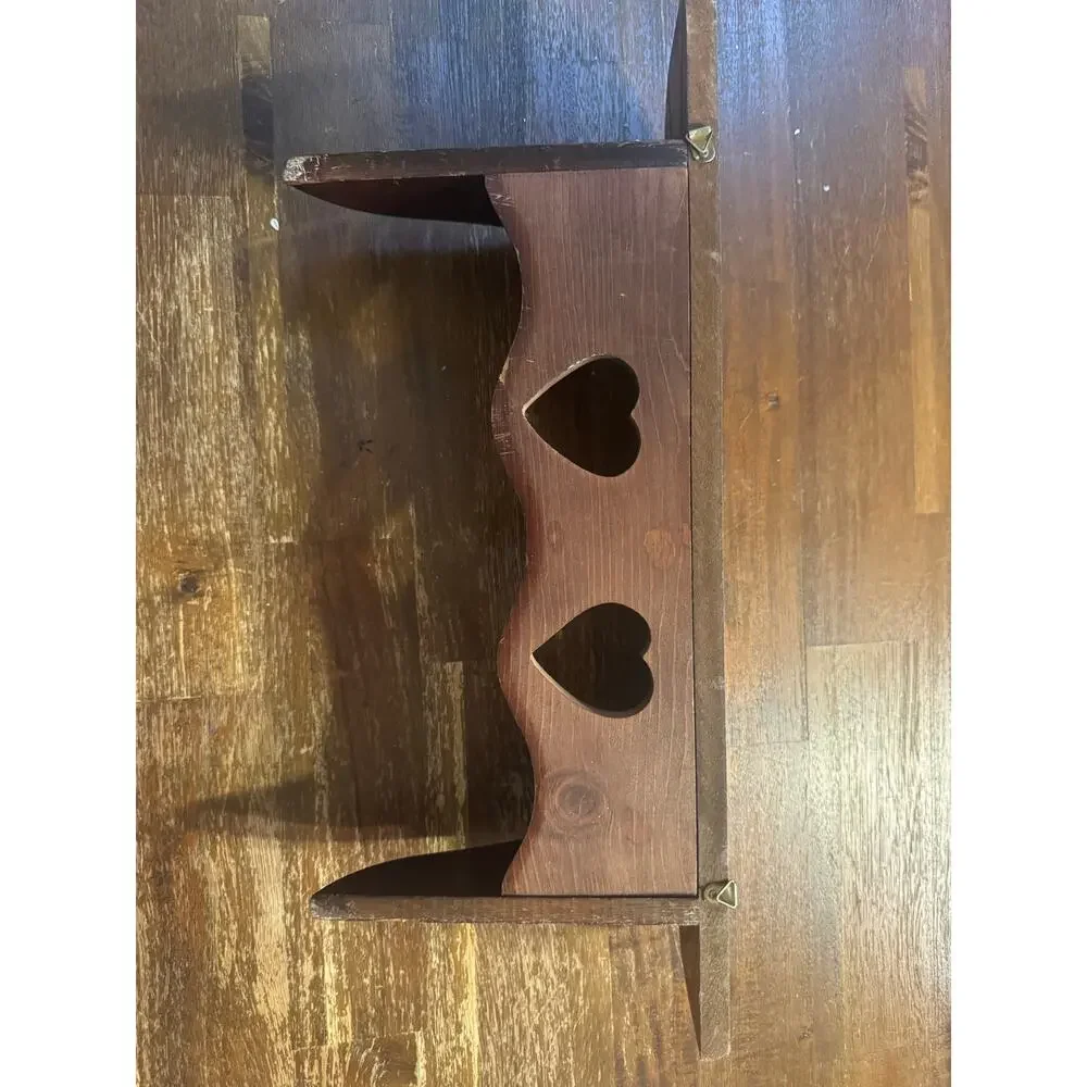 Vintage-Style Wooden Wall Display Shelf – Heart Cutout Country Primitive Decor